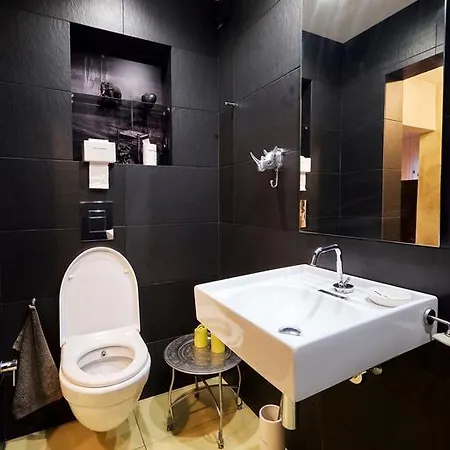 Funky Flat In Top Center Apartment *